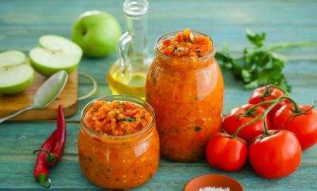 Салат з рисом помідорами та перцем на зиму. Рецепт приготування