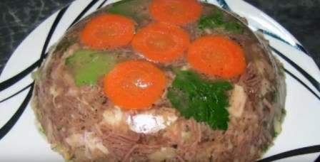 Холодець з м'яса яловичини, свинини і курятини