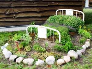 Квітник на дачі своїми руками