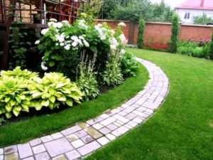 За часом цвітіння клумби ділять