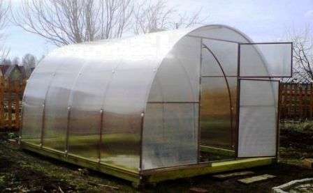 теплиця з полікарбонату