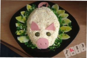 Салат з курки з чорносливом