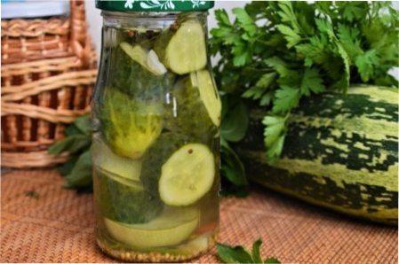Як закатати на зиму мариновані огірки з кабачками