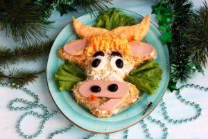Салат на Новий рік з куркою і ананасами